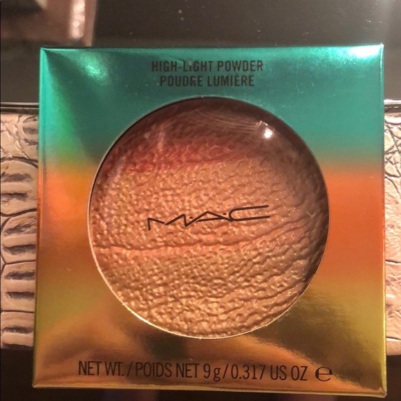 NIB! Mac Cosmetics Wash & Dry Collection Highlight Powder In Color Freshen Up. - Picture 6 of 8